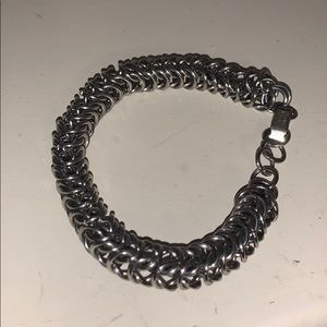 A chain bracelet